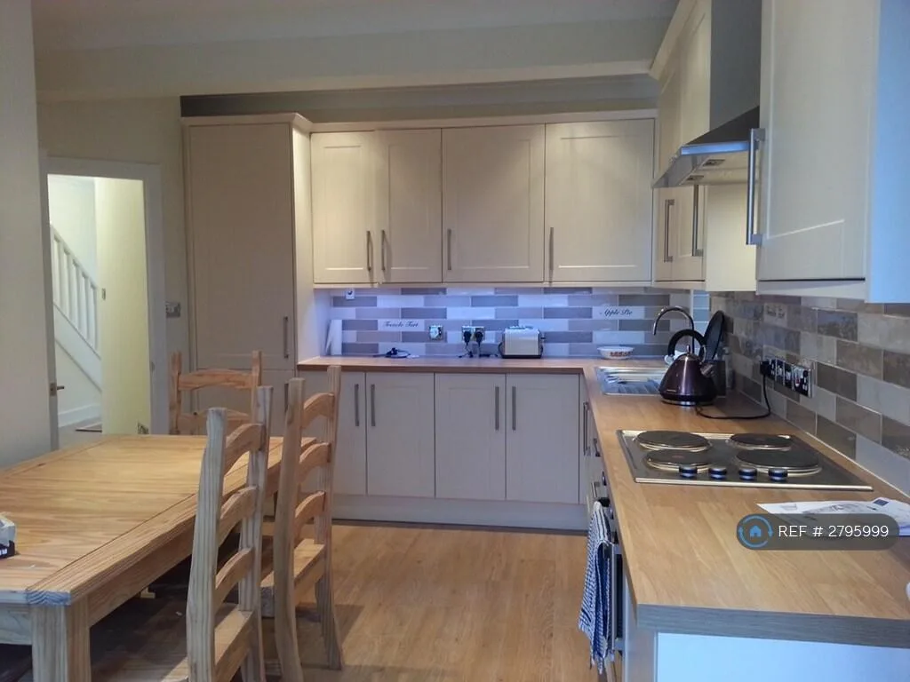 1 bedroom house share for rent