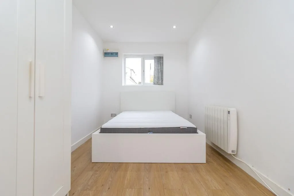 1 bedroom coach house for rent