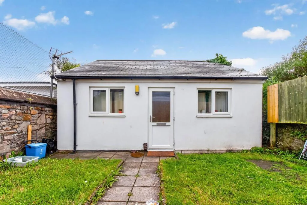 1 bedroom coach house for rent