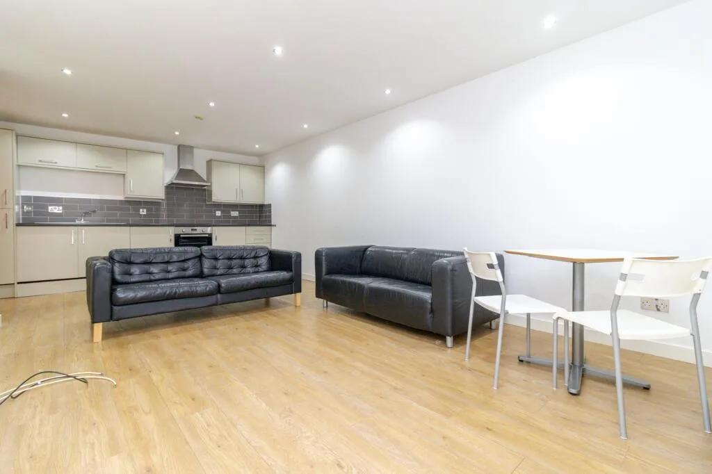 1 bedroom coach house for rent