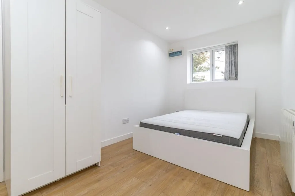 1 bedroom coach house for rent