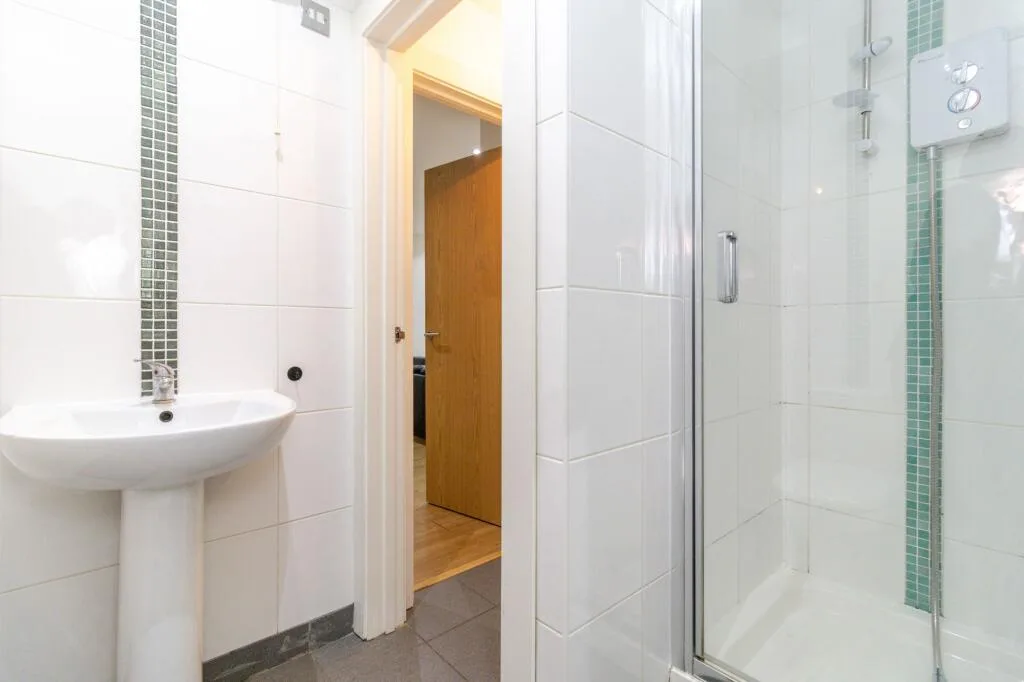 1 bedroom coach house for rent
