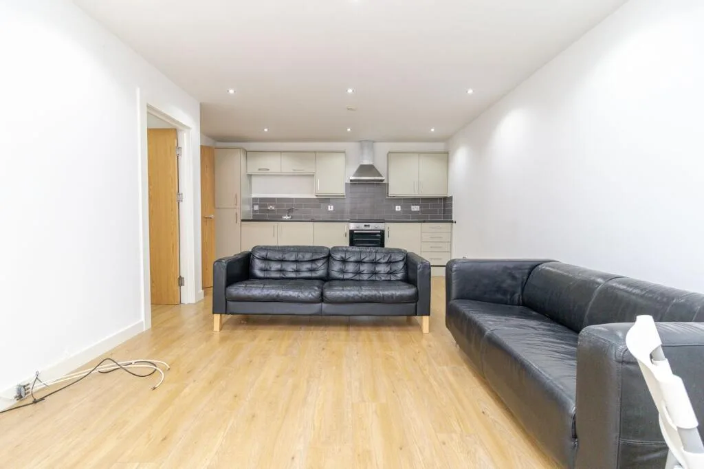 1 bedroom coach house for rent
