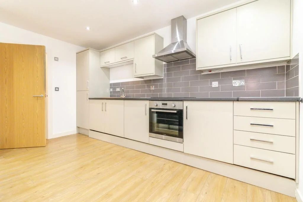 1 bedroom coach house for rent