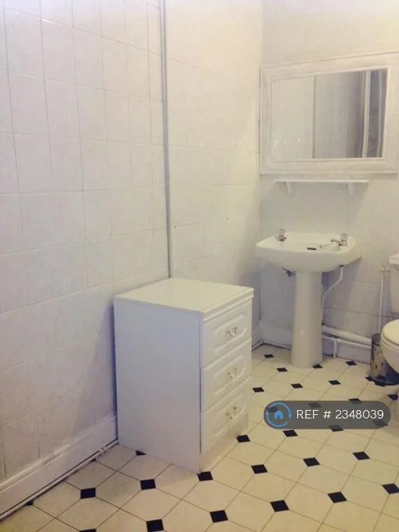 1 bedroom house share for rent