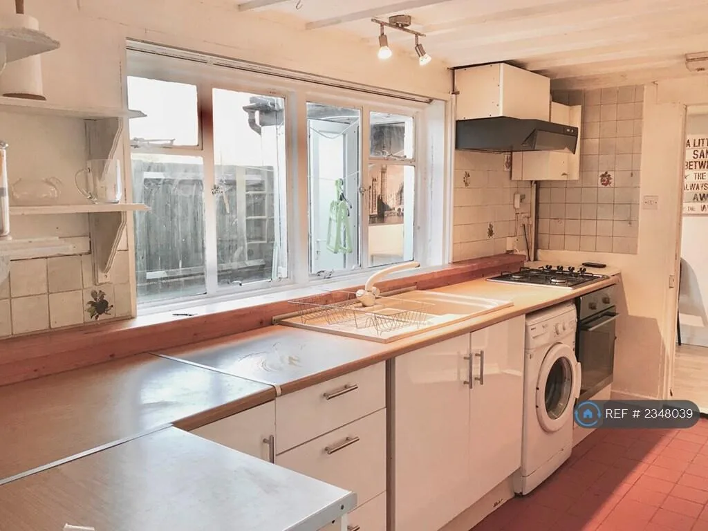1 bedroom house share for rent