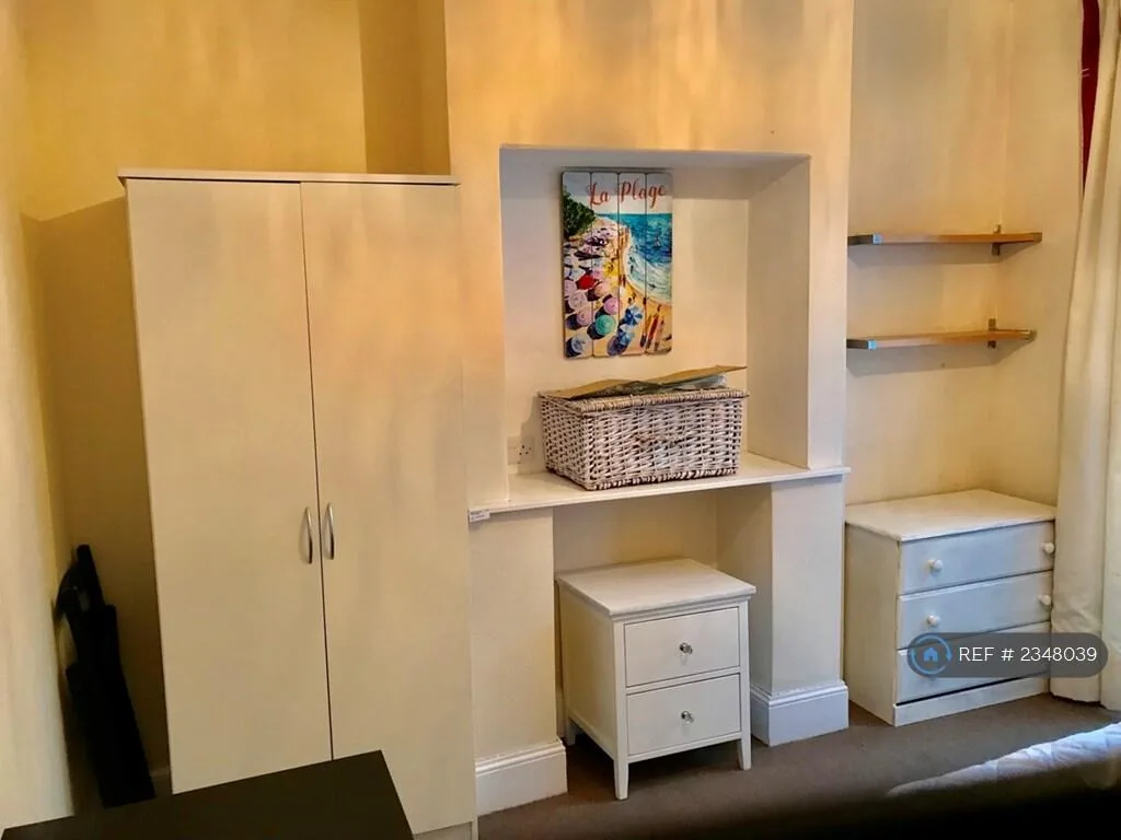 1 bedroom house share for rent