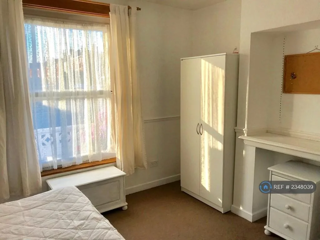 1 bedroom house share for rent