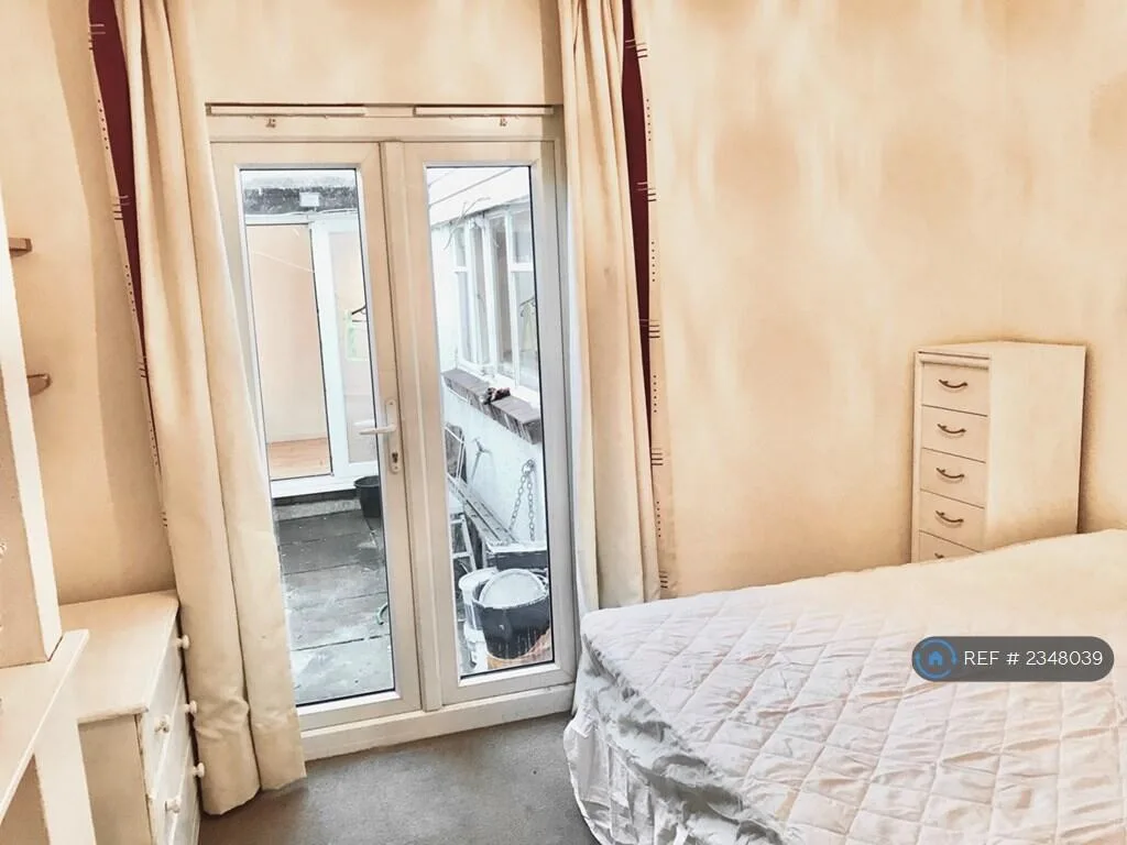 1 bedroom house share for rent