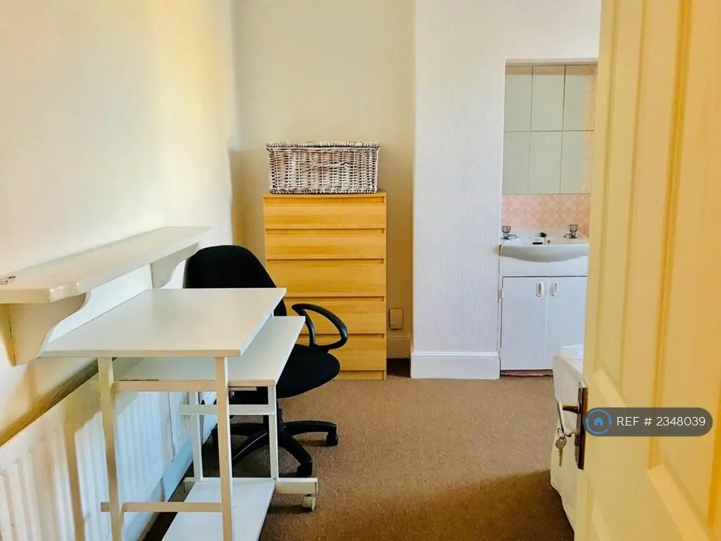 1 bedroom house share for rent