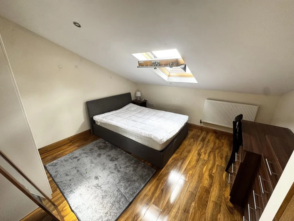 2 bedroom triplex for rent