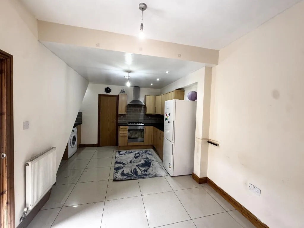 2 bedroom triplex for rent