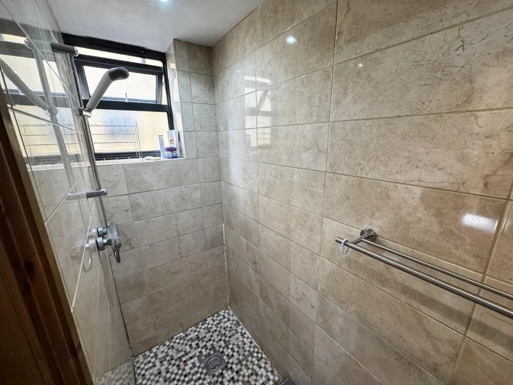 2 bedroom triplex for rent