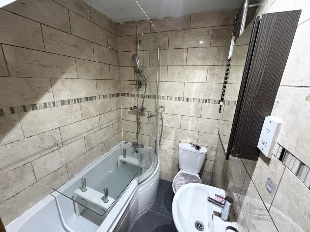 2 bedroom triplex for rent