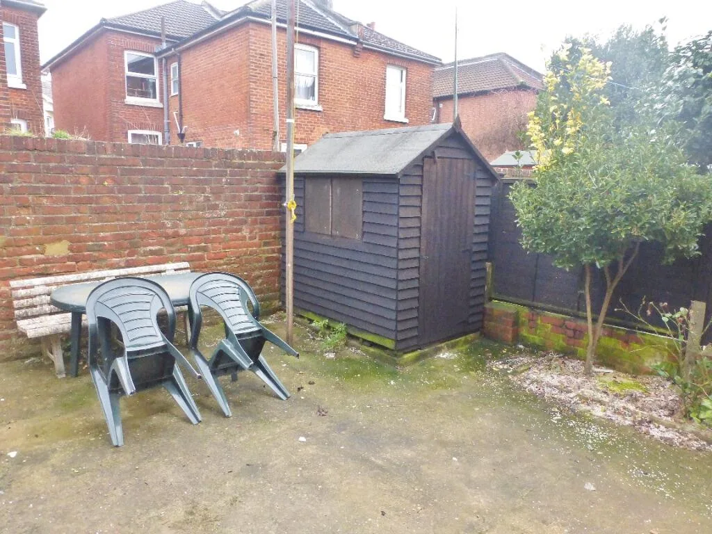 1 bedroom house share for rent