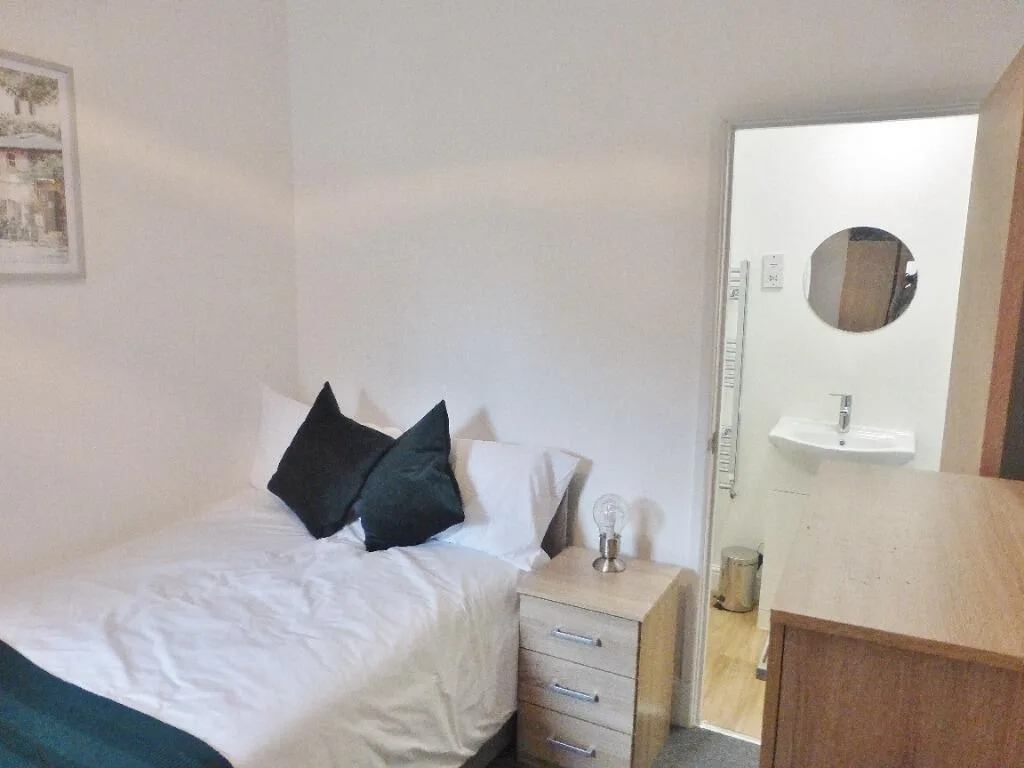 1 bedroom house share for rent