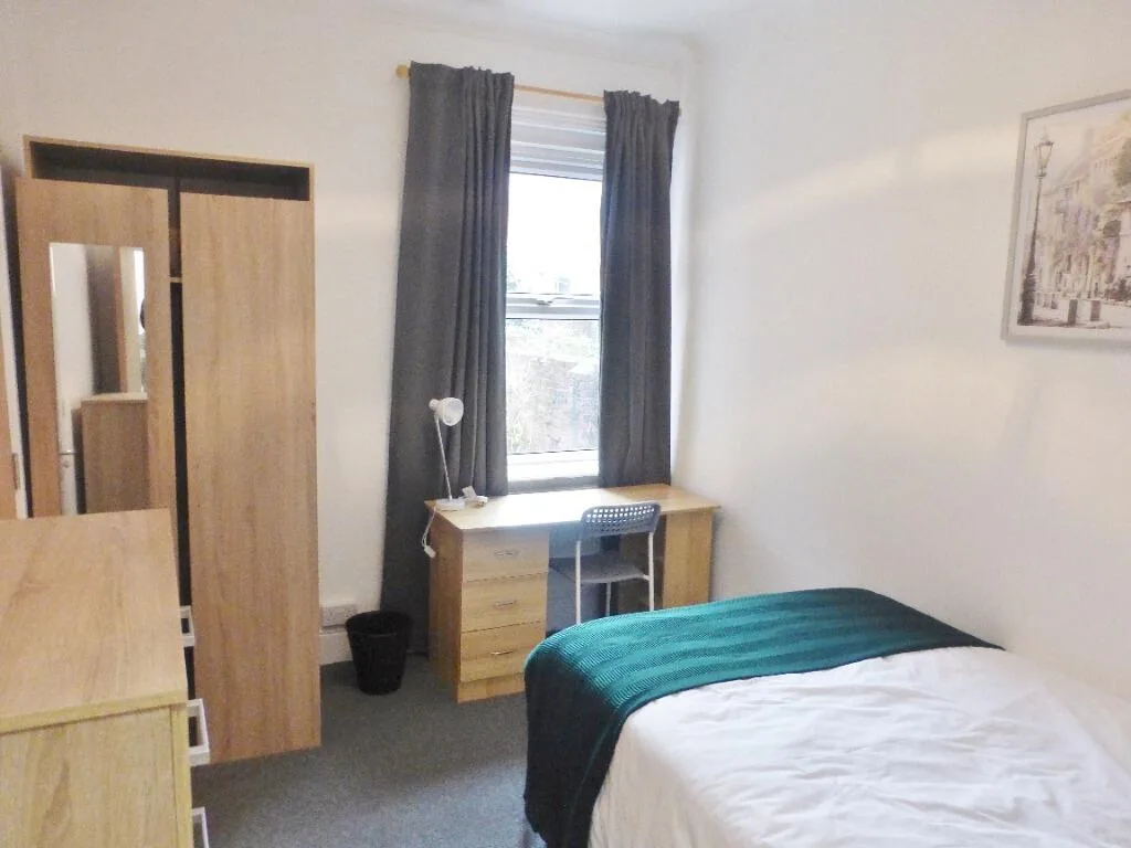 1 bedroom house share for rent