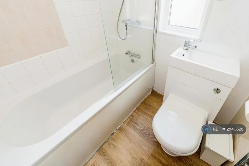 1 bedroom house share for rent