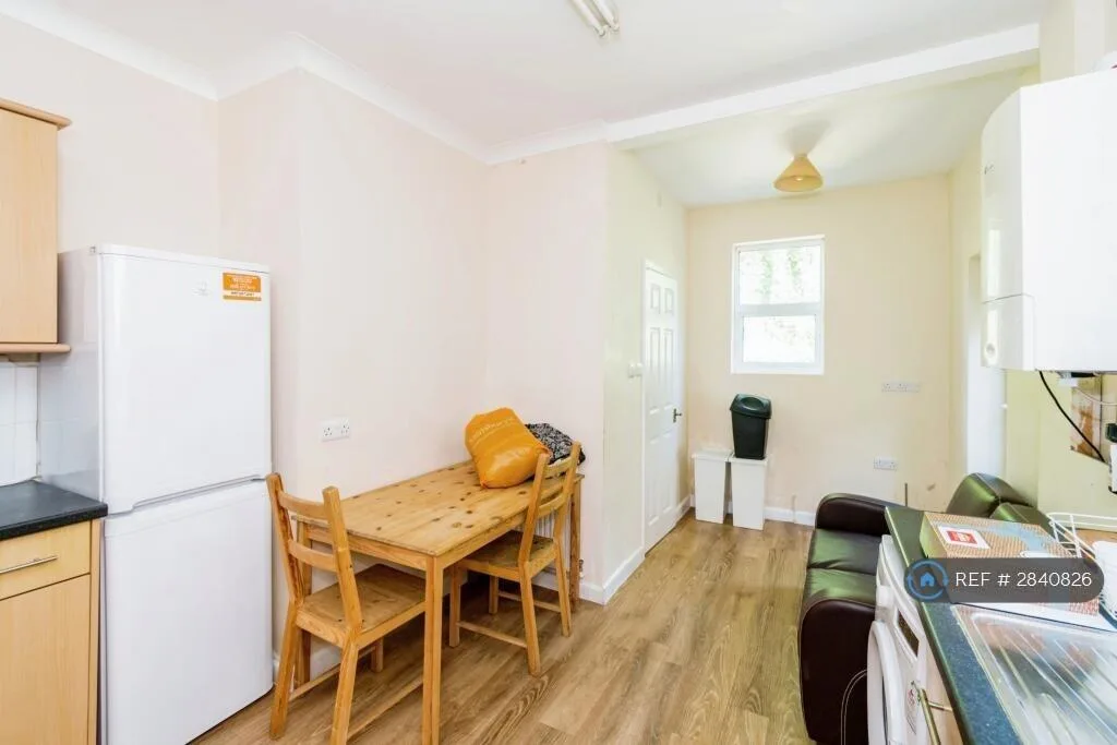 1 bedroom house share for rent