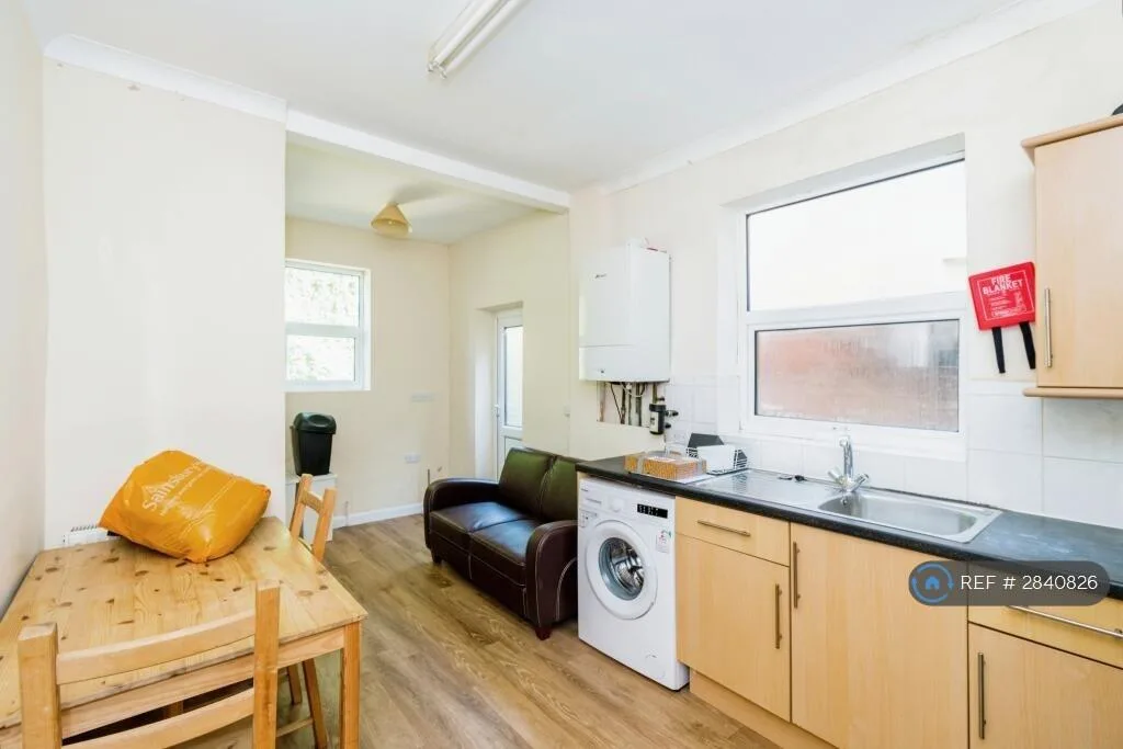 1 bedroom house share for rent