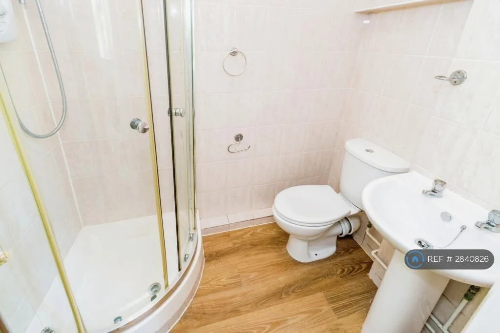 1 bedroom house share for rent