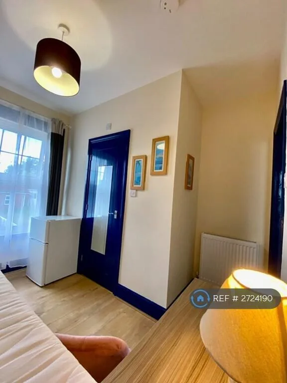 1 bedroom house share for rent