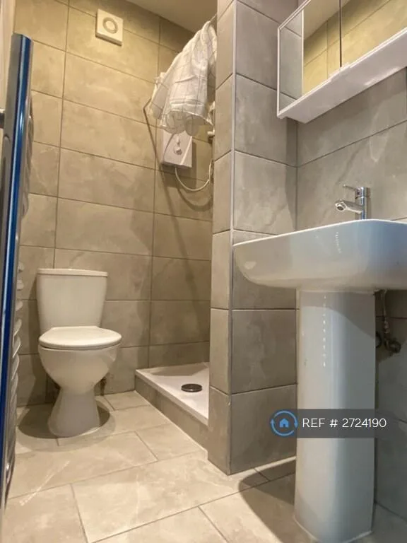 1 bedroom house share for rent