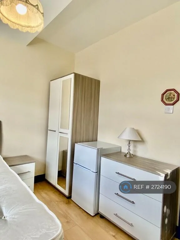 1 bedroom house share for rent