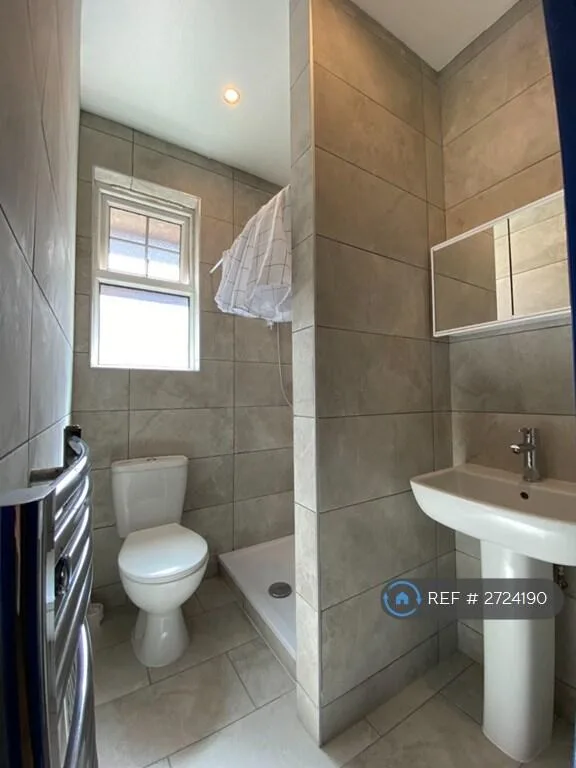 1 bedroom house share for rent
