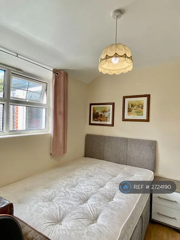 1 bedroom house share for rent