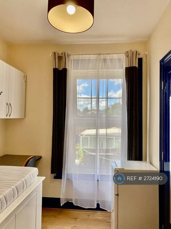 1 bedroom house share for rent