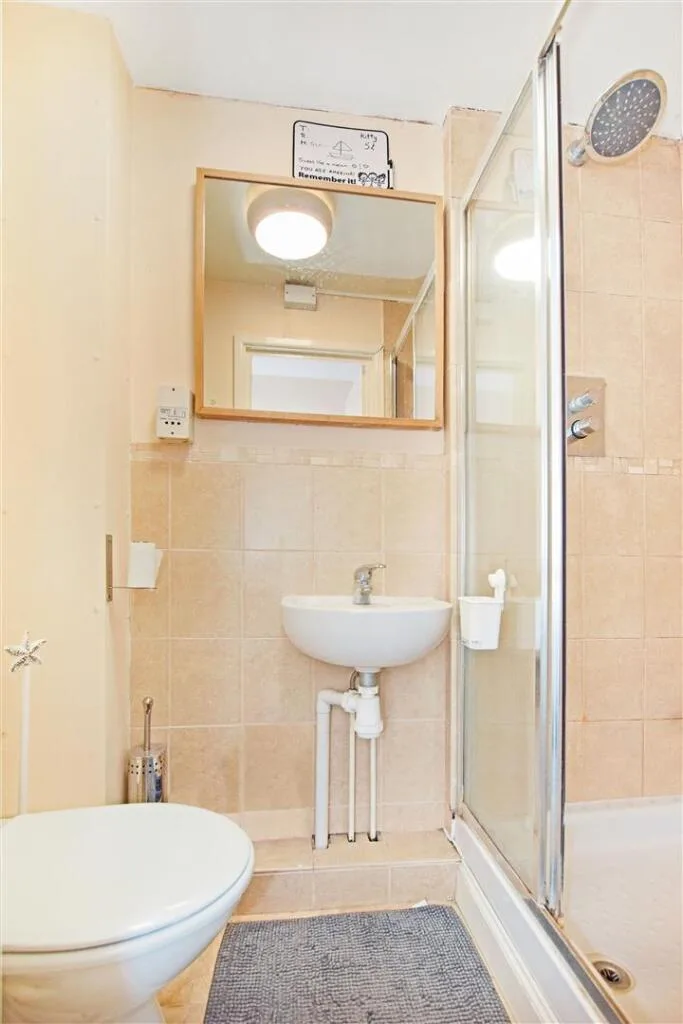 1 bedroom house share for rent