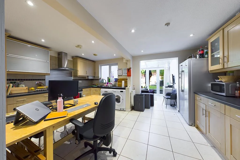 1 bedroom house share for rent
