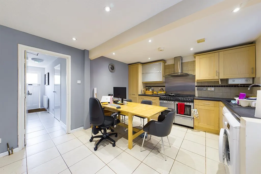 1 bedroom house share for rent