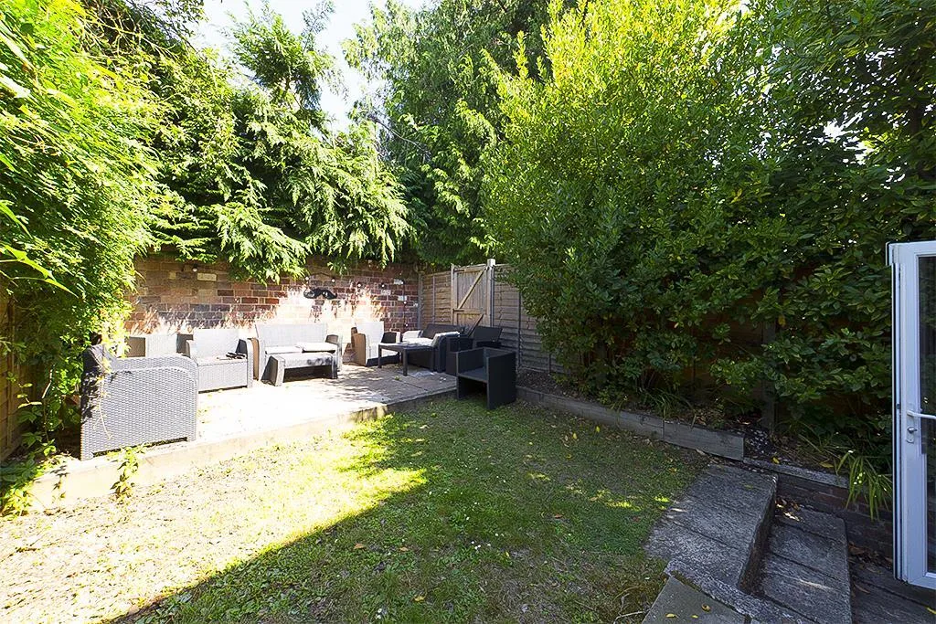 1 bedroom house share for rent