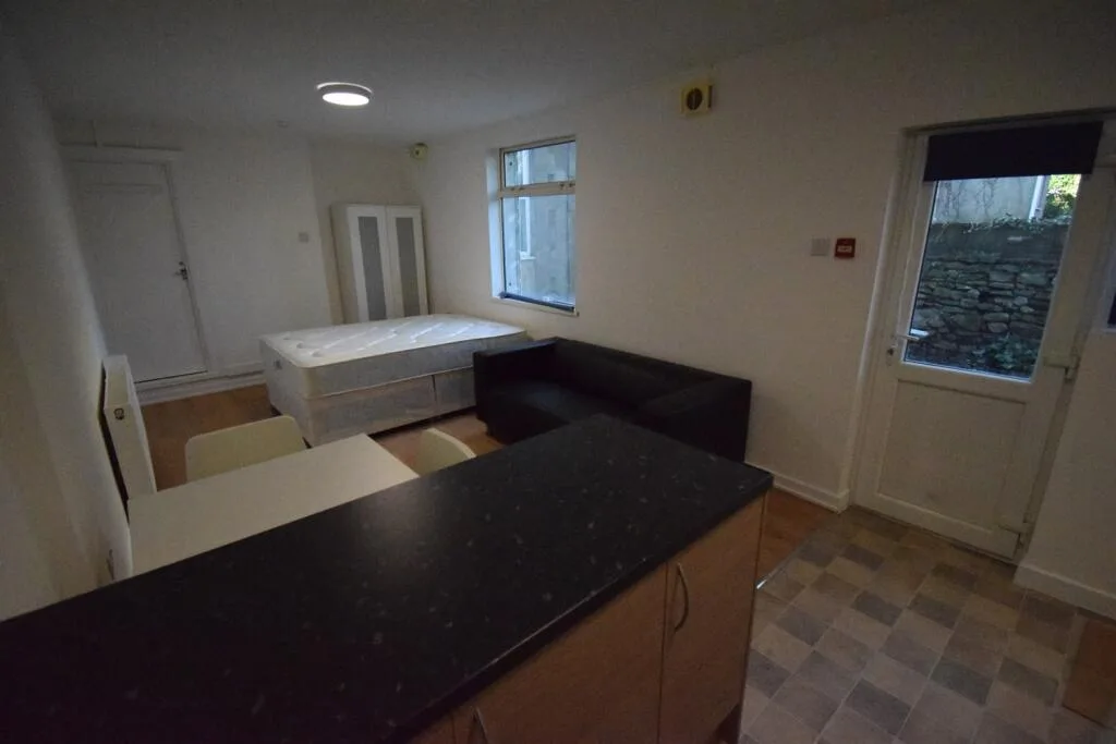 1 bedroom house for rent