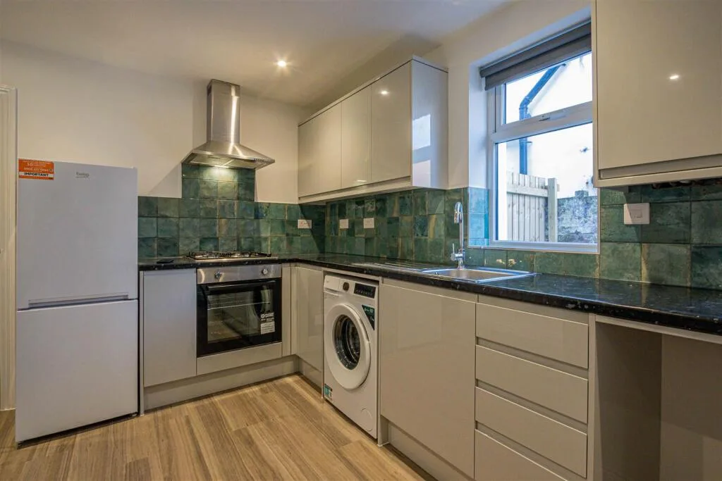 1 bedroom private hall for rent