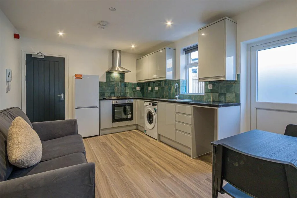 1 bedroom private hall for rent
