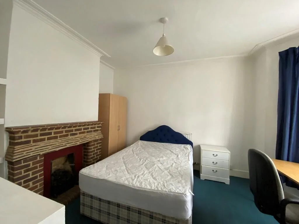 3 bedroom semi-detached house for rent