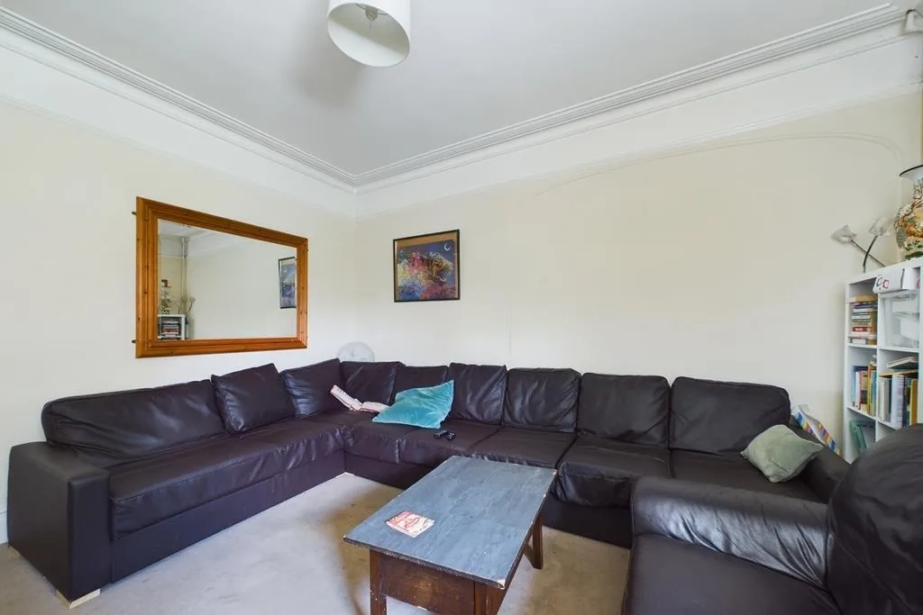 1 bedroom house share for rent