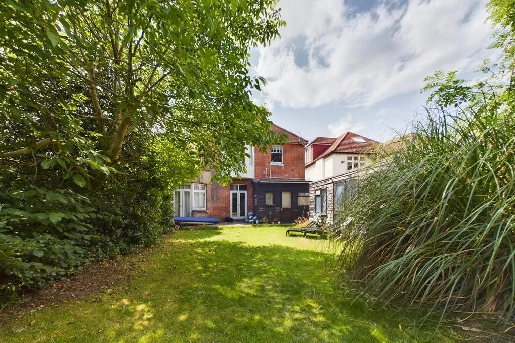 1 bedroom house share for rent