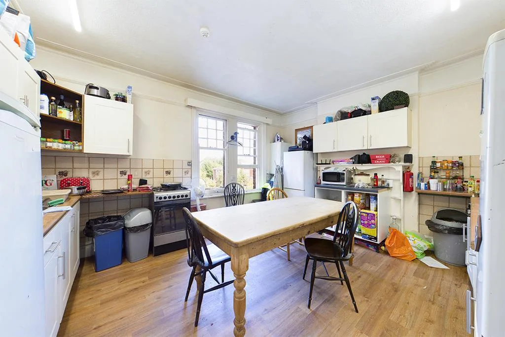 1 bedroom house share for rent