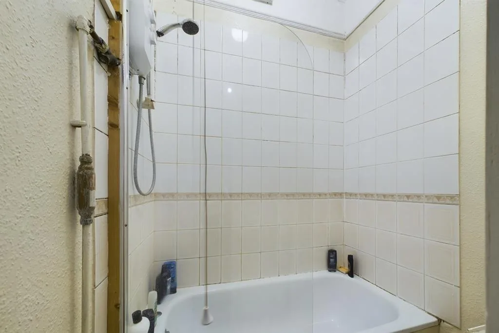 1 bedroom house share for rent