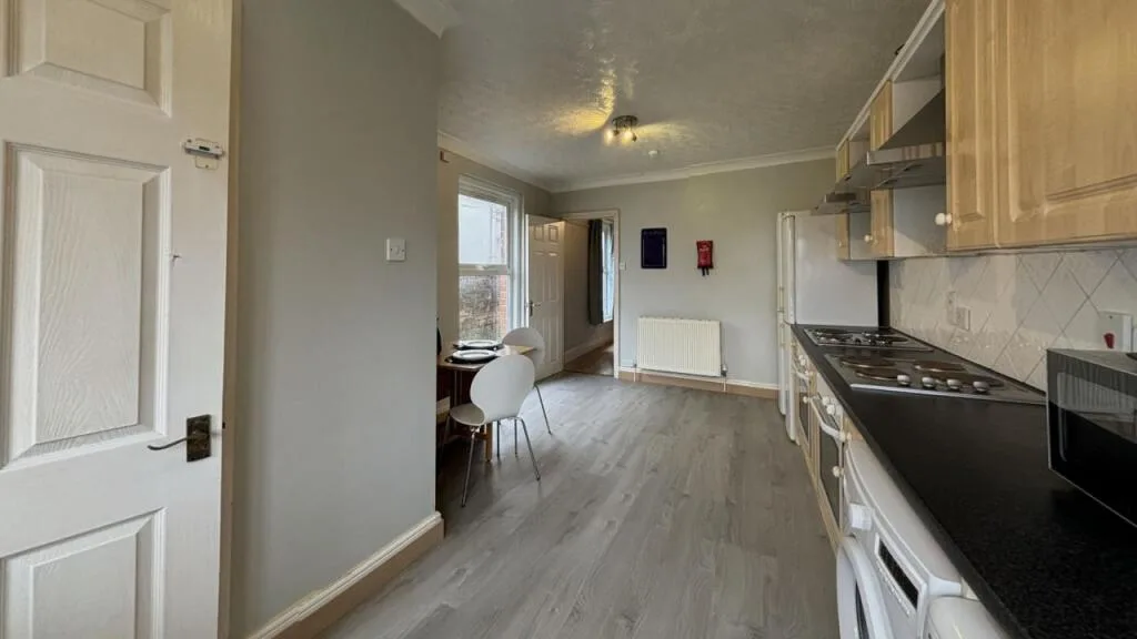 1 bedroom house share for rent