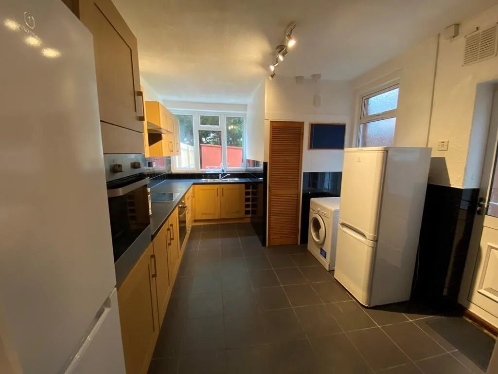 1 bedroom house share for rent