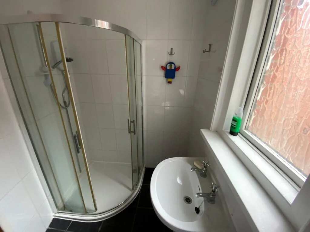 1 bedroom house share for rent