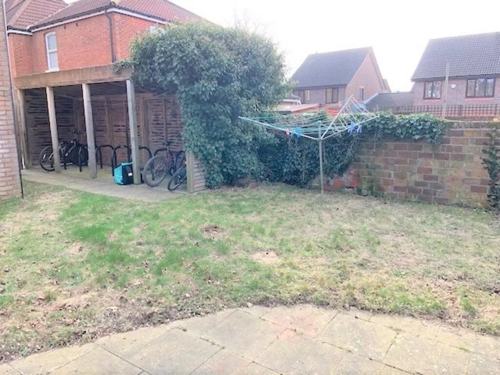 1 bedroom house share for rent