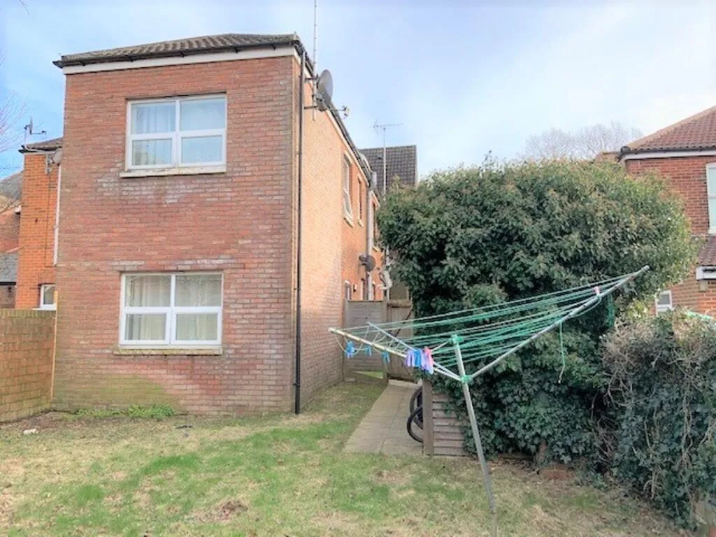 1 bedroom house share for rent