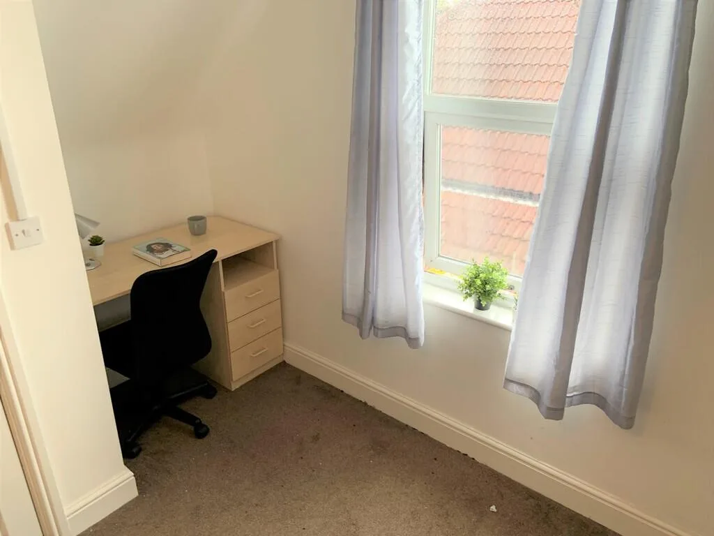 1 bedroom house share for rent