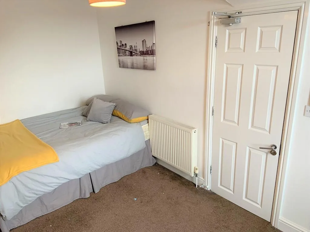 1 bedroom house share for rent